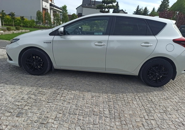 Toyota Auris cena 51500 przebieg: 102450, rok produkcji 2015 z Kielce małe 106